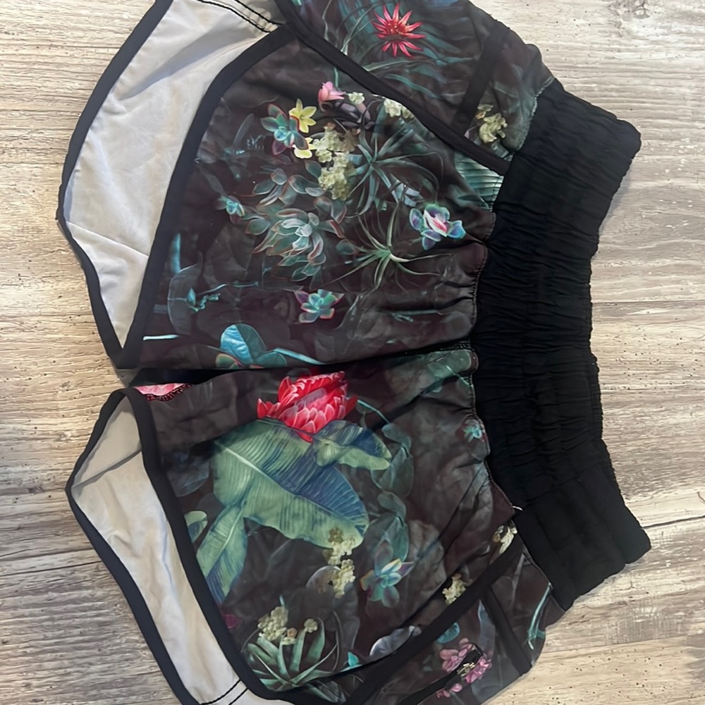 Lululemon shorts: Great Condition: No rips nor stains: Open to offers
